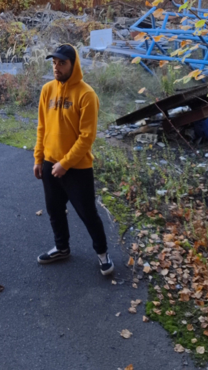 jerkofflover: Masturbasi Di Pabrik Terbengkalai Di Luar Ruangan Dan Di Dalam...