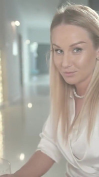 你大胆的女友simon kittz控制了你们两个人