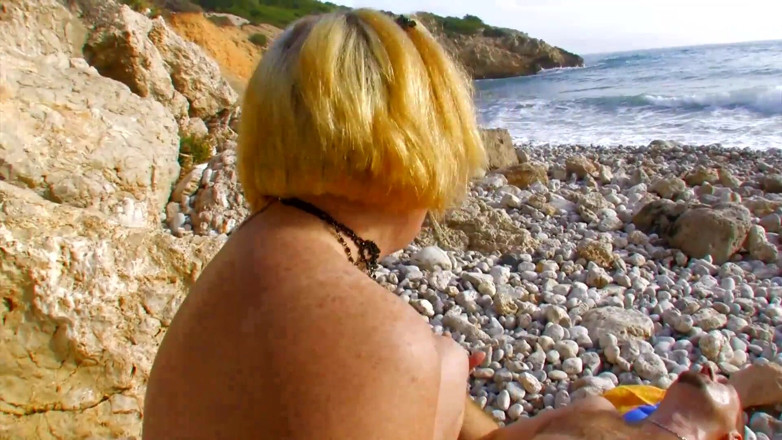 Real Home Made: Loira rabuda fodendo pau grande