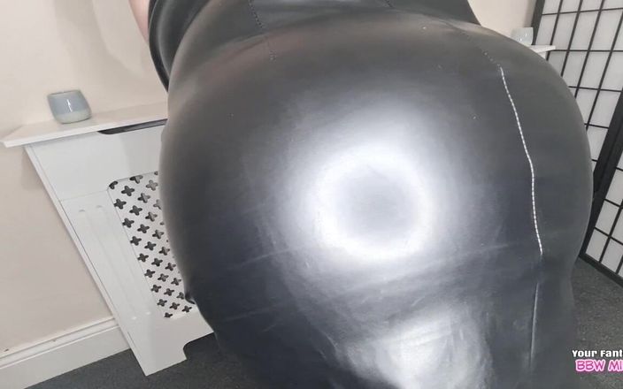 BBW_Wife: Willst du, dass tante so mit deinem kleinen schwanz spielt?