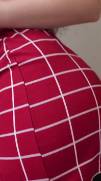 Gadis Perguruan Tinggi Pantat Sempurna Dan Rok Mini Merah Ketat