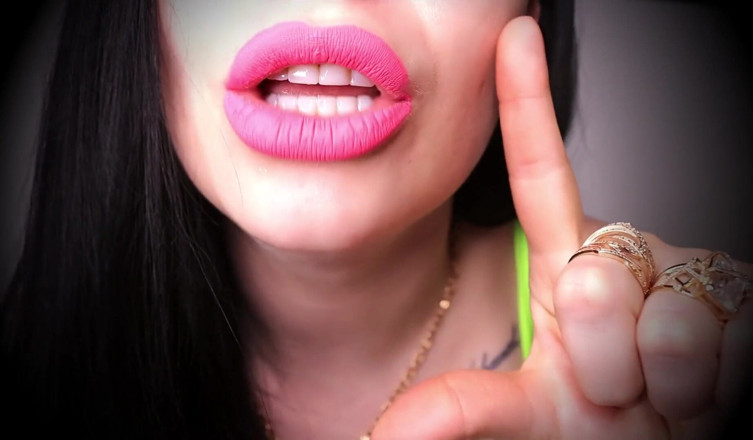 Goddess Misha Goldy: Lips and loser symbol! JOI for real loser!
