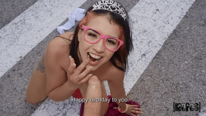 Public Pickups: Drague - une fille anniversaire vient d’avoir 20 ans et a quelque...