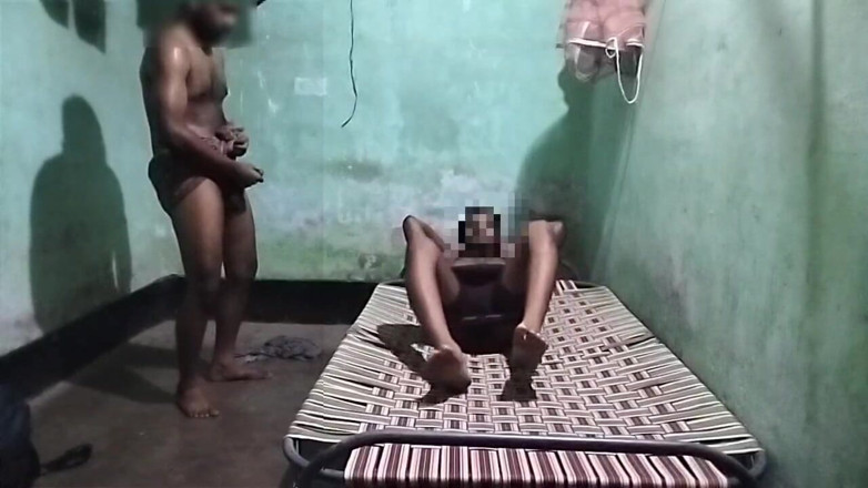 Desi Tits: Kakek tetangga ngentot cowok kembar