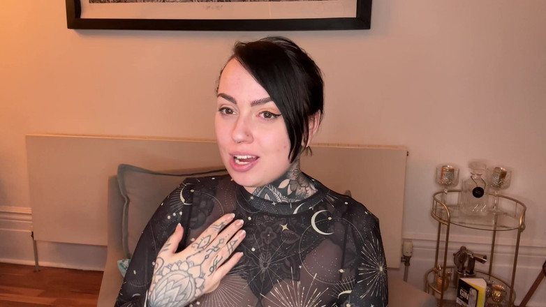 Miss Valentina: Istruzioni per la masturbazione anale