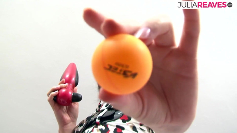 Julia Reaves world: Ragazza carina con belle tette si fa inculare duramente e...