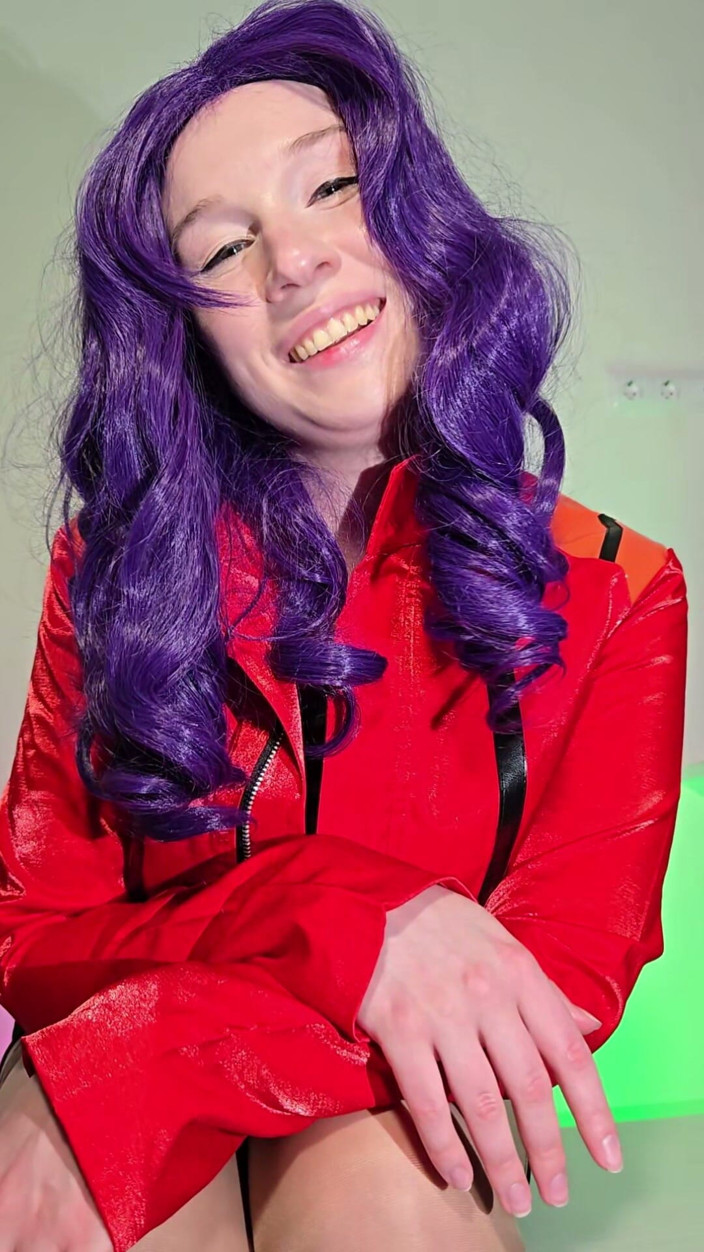 Alice Klay: Katsuragi Misato मुझे अपनी चूत, गांड और जूते साफ करने के लिए बनाती है (इंजीलियन कॉस्प्ले)