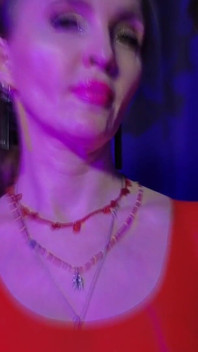 Puan femdom getah merah dominatrix eva lateks – MILF berpantat besar panas