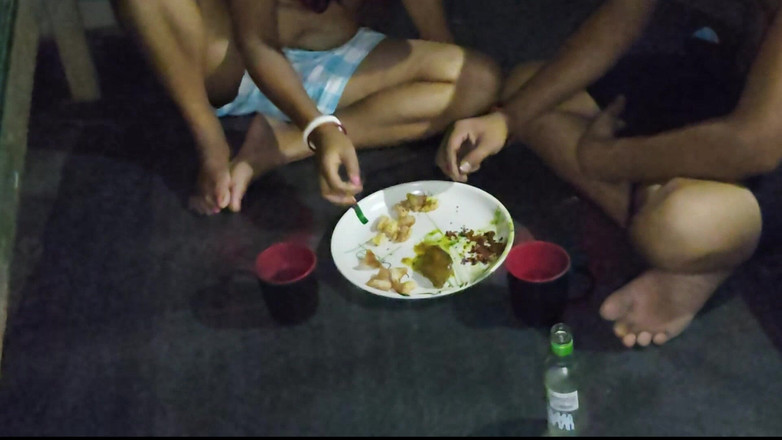 Uttar dinajpur: Sonali Bhabhi Ciesz się imprezą