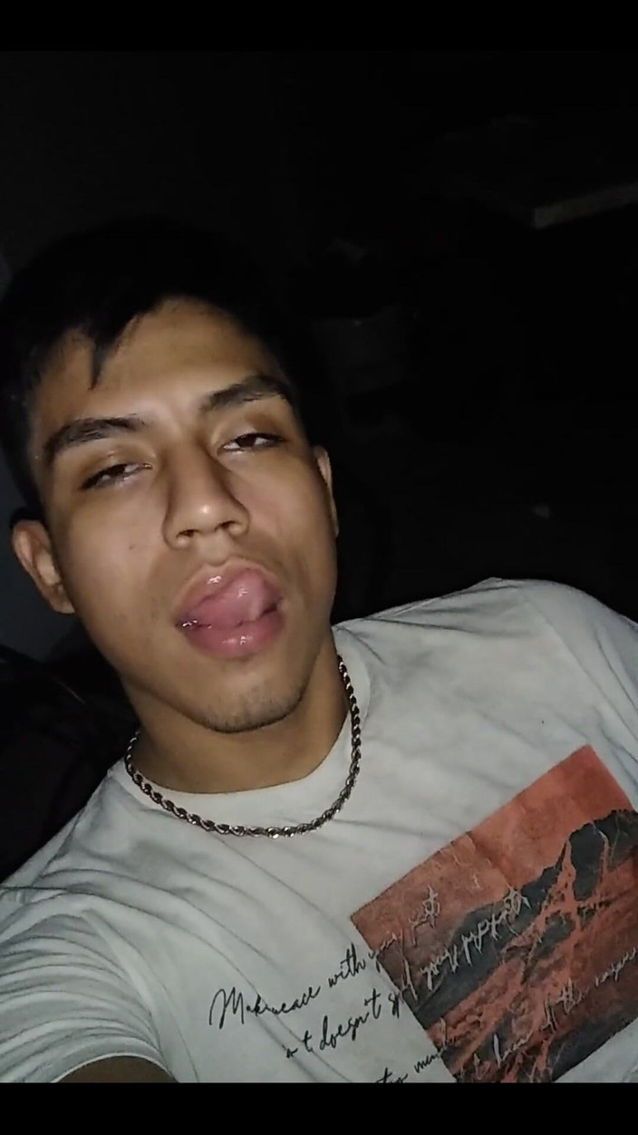 AlexAlejandro13: Thuis spelen met mijn lul