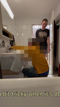 Прямий різноробоєць повертається, ловить Майка, який грає, і закінчує взаємним мінетом