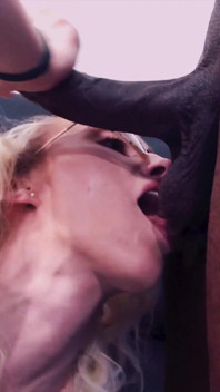 Victoria Gracen - Thrillys Große Schwarze Couch