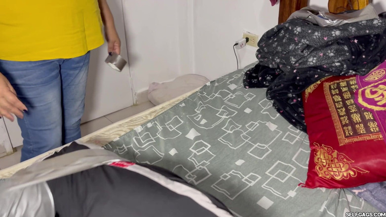 Selfgags Latina Bondage: Dijinakkan oleh Duct Tape