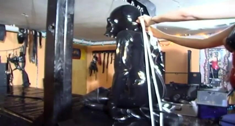 Fetish Desire: Lateksli maskeli kızla bdsm