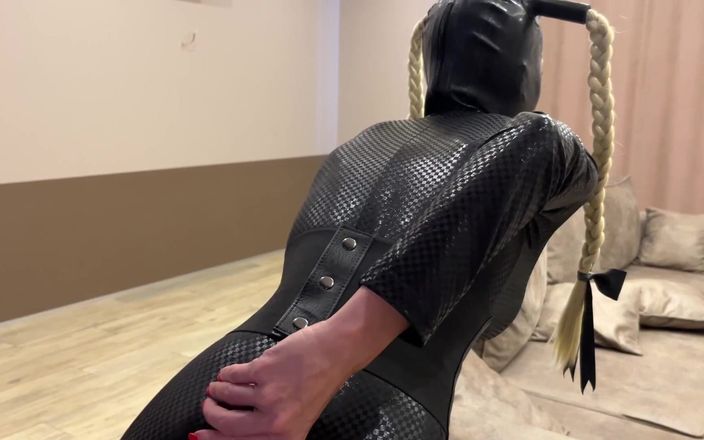 Mistress Mary: Paroháč dostane překvapení z gumové párty