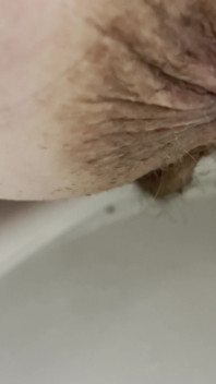 Plassen in het toilet en douche