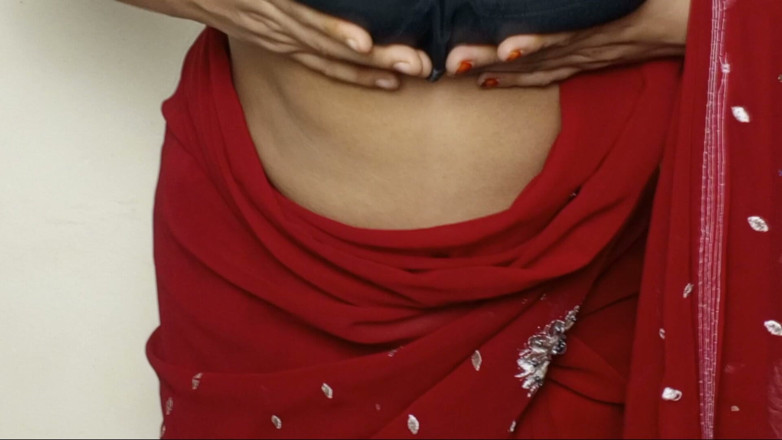 Nadiyabd: Krásná dívka Red Saree Velká prsa Press - Indické Desi Hot...
