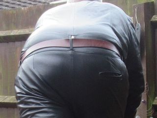 Leatherman63: Mais couro quente