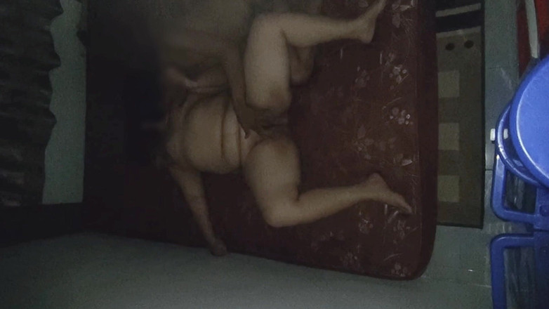 my_wife_chubby: 통통한 아내. 큰 오르가즘까지 알 수없는 남자의 터치에