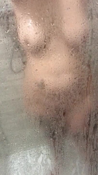CarleXXX: Romi has shower alone