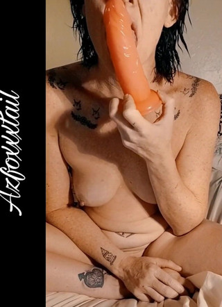 AzFoxxxTailPhelicia: Dildo sání a plivat 1