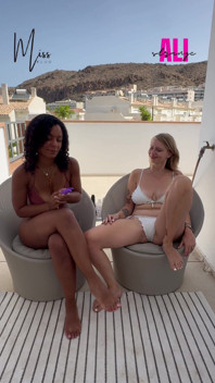 Đồng tính nữ iterracial thủ dâm lông lồn