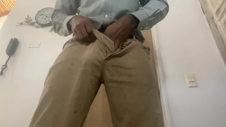 Big black cock BBCee: ファンリクエスト私のパンツにおしっこ