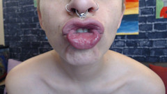 Abby Anna: Bibir bebas gincu besar
