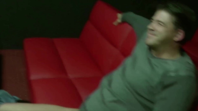 Videos Francaises: このフランスの美女は映画館で大量の精液を浴びた