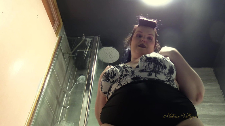 Mxtress Valleycat: Insulti in costume da bagno