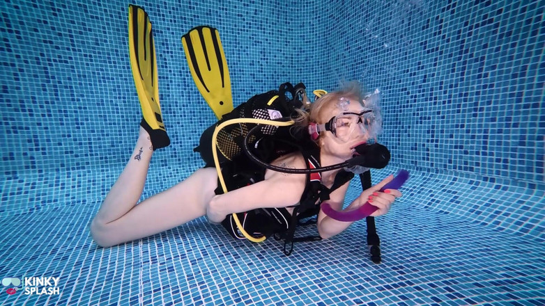 UKCuteGirl Lucy Lauren: Трах с дилдо под водой в подводном снасти