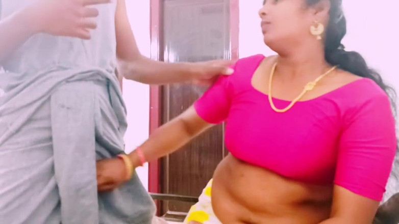 Telugu honey lips: Индийский тройничок, мачеха, пасынок отчима хардкорно трахается с лучшим минетом