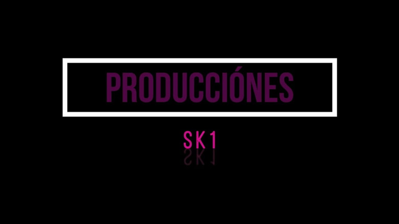 Johanna_love: Minha meia-irmã começa a me seduzir para comer meu pau...