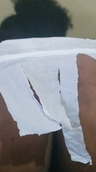 Gordinhas curvilíneas belezas saltam suas bundas com paixão