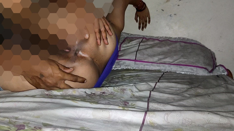 Saloninoor: cố gắng để cung cấp cho Saloni Noor strokes cứng và...