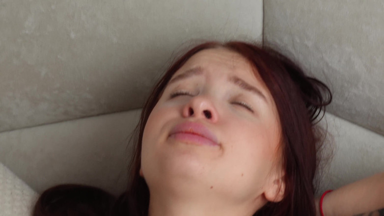 xKeryB: Suave Linda Chica Se Masturba Su Coño Virgen Antes De...
