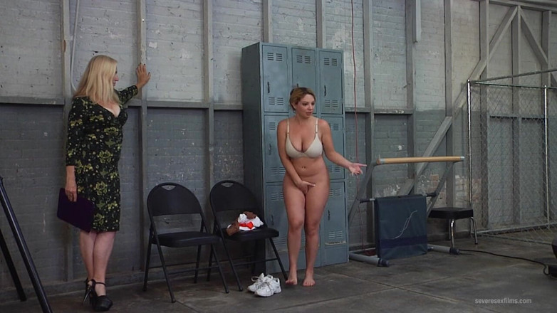 Severe Sex Films: 음란한 후터스 소녀