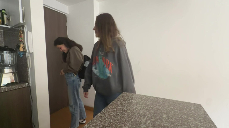 scarlettandc: En lesbisk dominerar mig innan jag går till jobbet