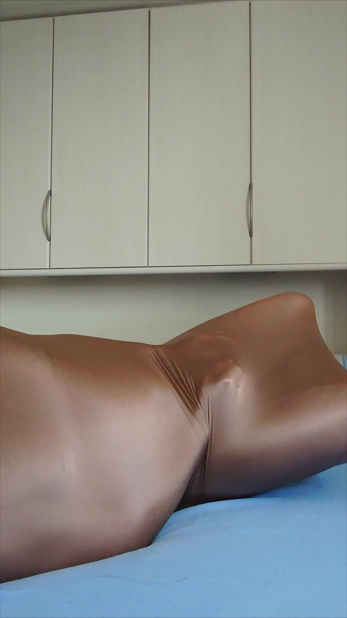 Carmen_Nylonjunge: Carmen nylonjunge kiểm tra bodystocking cho toàn bộ cơ thể