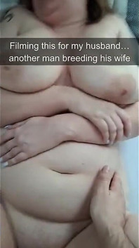 나는 18 세 팬에게 맨발로 따먹히는 자신을 촬영했다.