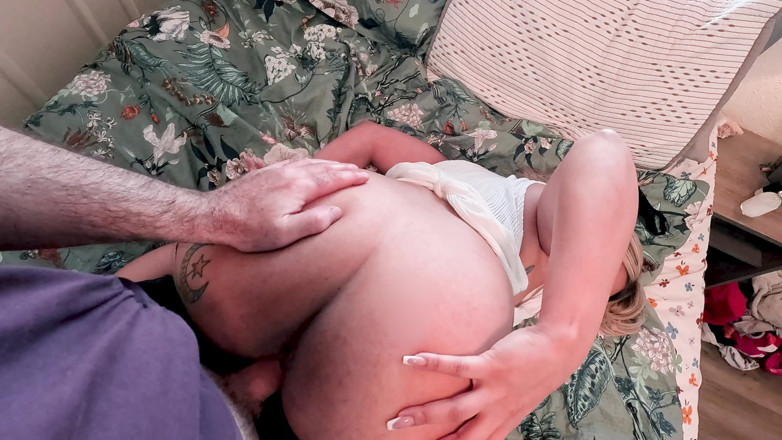 Erin Electra: Die Freundin Der Stiefmutter Braucht Sex Und Hat Keinen Eigenen...