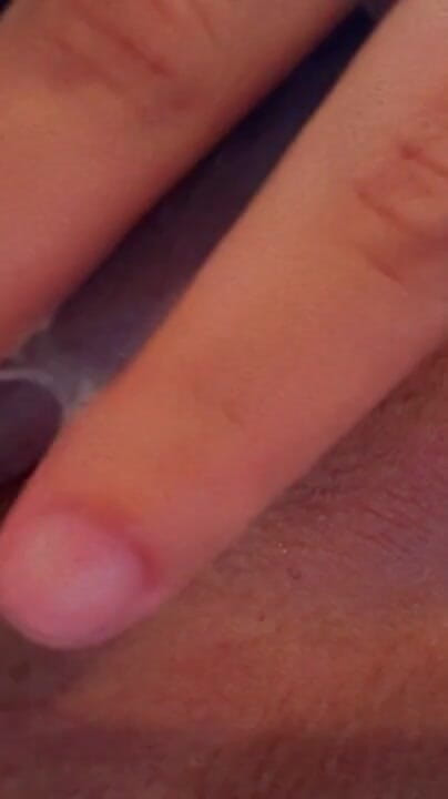 Wet Pussy (Emma127)