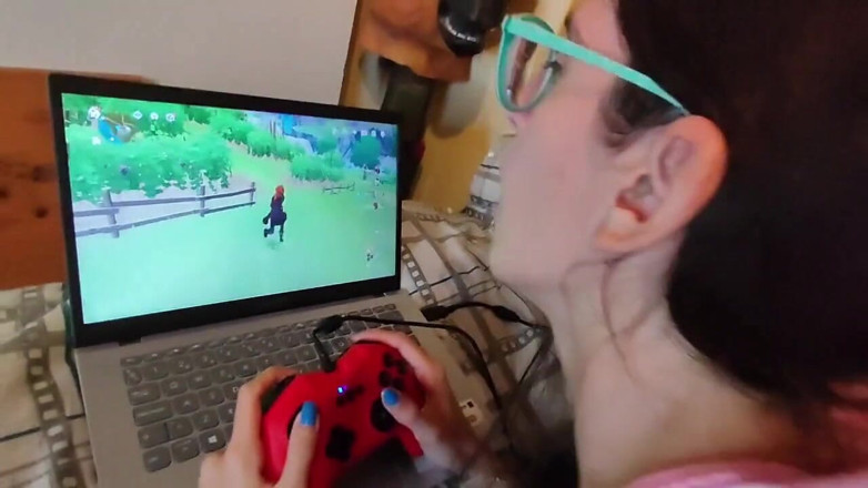 LittleBiocide: Adik tiri gamer suka dicrot di dalam