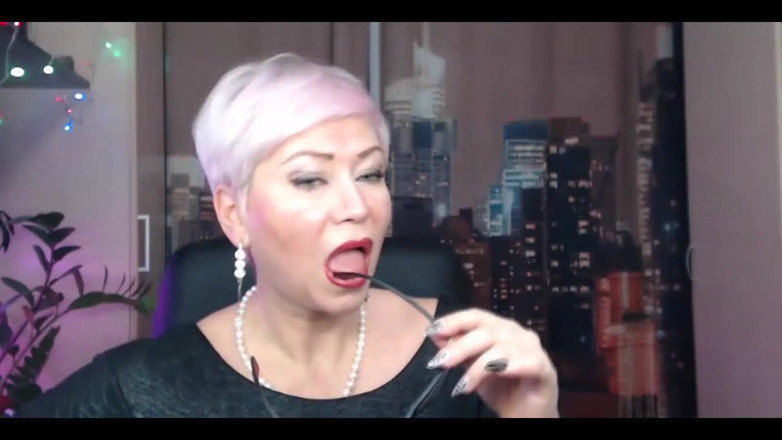 AimeeParadise: Pertunjukan webam cewek rusia yang super sange lagi asik kencing!