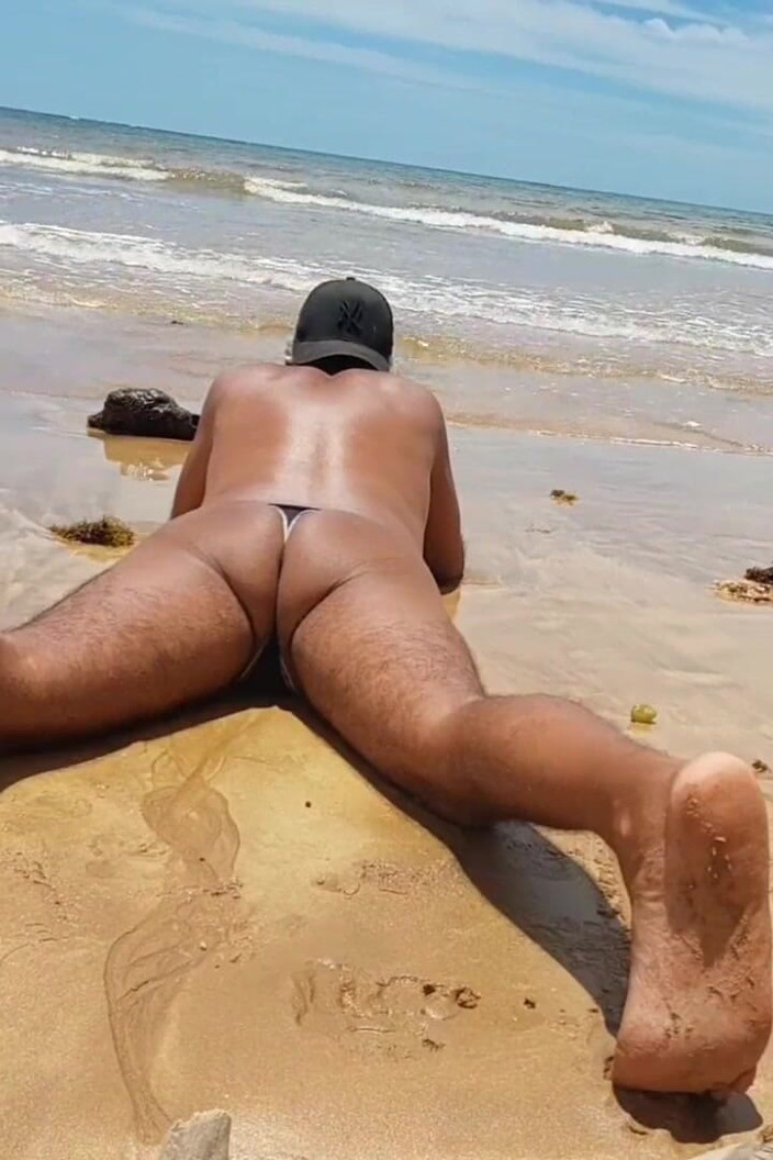 Ladysilvas: Ladysilva在海滩上的淫荡荡妇想要在屁股上滚