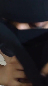 큰 후장 구멍과 넓은 보지 구멍 거대한 젖탱이 핫한 작업 소녀 상사 앞에서 모든 것을 보여줘