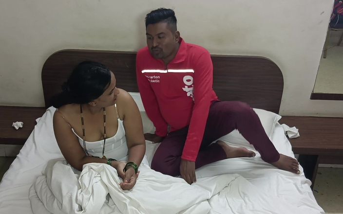 Horny Indian Couple: Caliente india marathi sucio hablando hindi y sexo nocturno
