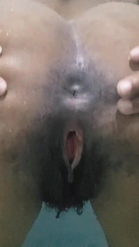 Bagian 1: aku jadi sange banget, aku pengen banget orgasme di kamar mandi!