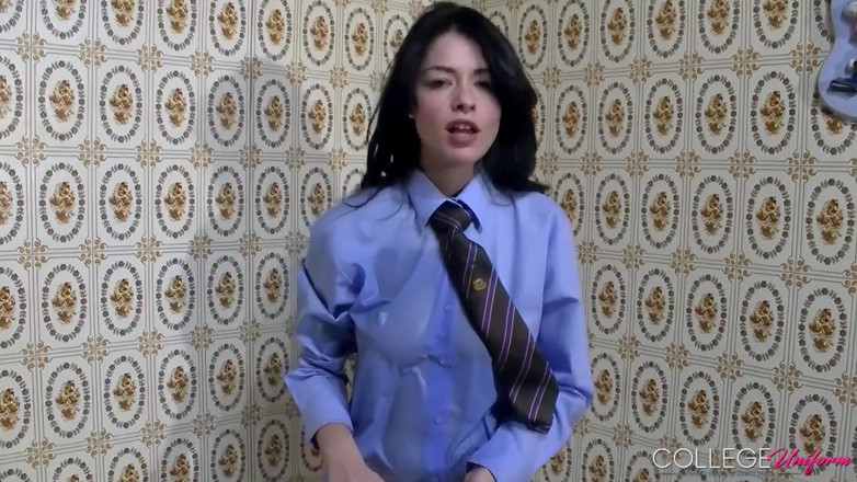 College Uniform: Flithy mit Ava Dalush