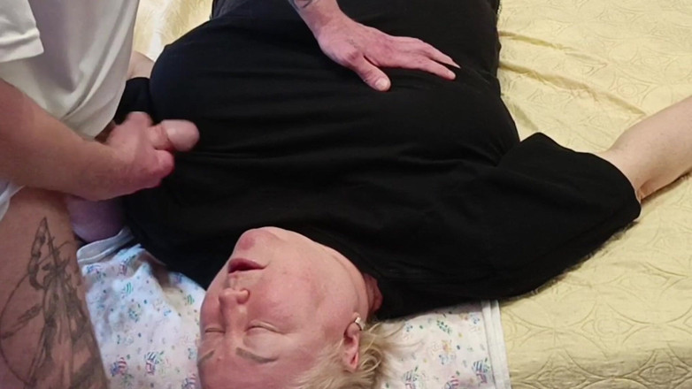 Zona901: 내 이웃에게 사정하기 위해 내 자지를 쳐다